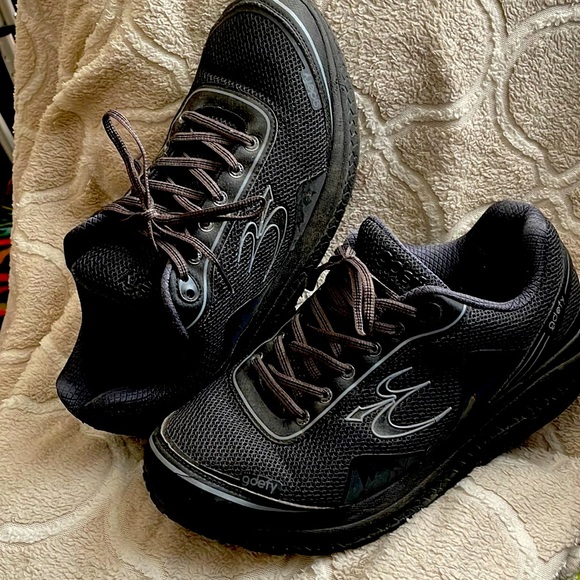 More than comfortable, well worn, well loved gravity defyer walking shoes - Picture 1 of 6